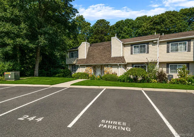 Photo 3 of House for sale at 244 Lake Pointe Cir #244, Brookhaven, NY 11953 | MLS# 1025350 | Listing updated on 2026-08-12