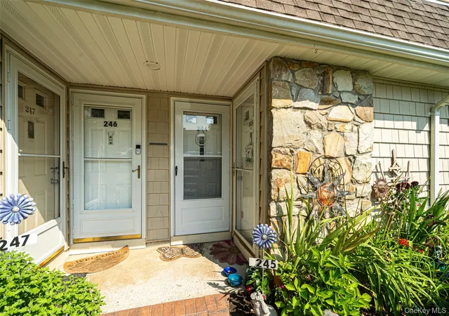 Photo 4 of House for sale at 244 Lake Pointe Cir #244, Brookhaven, NY 11953 | MLS# 1025350 | Listing updated on 2026-08-12