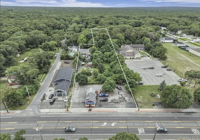 4th image of 669 Flanders Rd, Riverhead, NY 11901 | MLS# 1025367