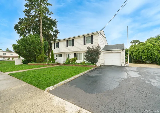 Photo 1 of Sale Pending at 195 N Albany Ave, Massapequa, NY 11758 | MLS# 1025368 | Listing updated on 2026-09-19
