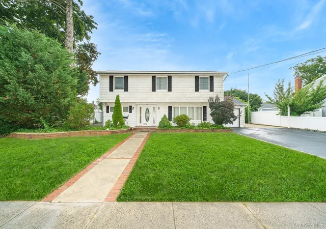 Photo 2 of Sale Pending at 195 N Albany Ave, Massapequa, NY 11758 | MLS# 1025368 | Listing updated on 2026-09-19