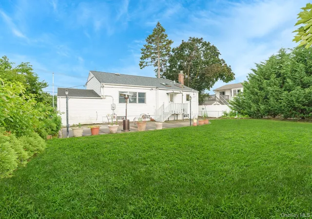 Photo 4 of Sale Pending at 195 N Albany Ave, Massapequa, NY 11758 | MLS# 1025368 | Listing updated on 2026-09-19