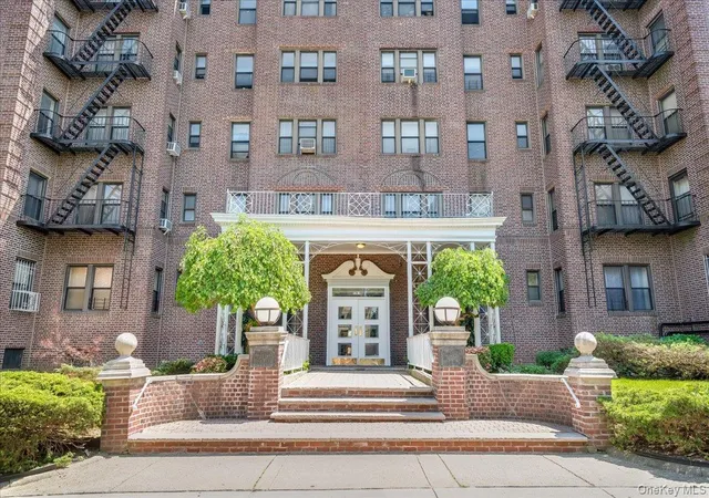 1st image of 170 40 Highland Ave #401, New York, NY 11432 | MLS# 1025372