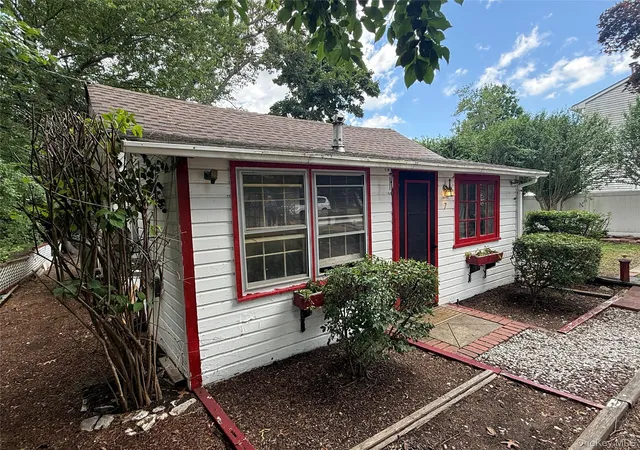 Photo 4 of Sale Pending at 7 Connelly Dr, Lake Grove, NY 11755 | MLS# 1025373 | Listing updated on 2026-08-07