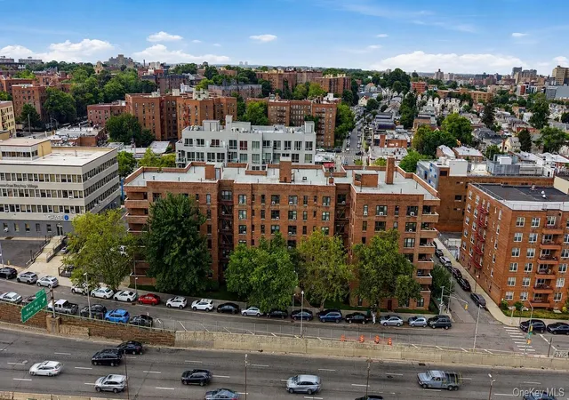 2nd image of 84 31 Van Wyck Expy #2B, Jamaica, NY 11435 | MLS# 1025396
