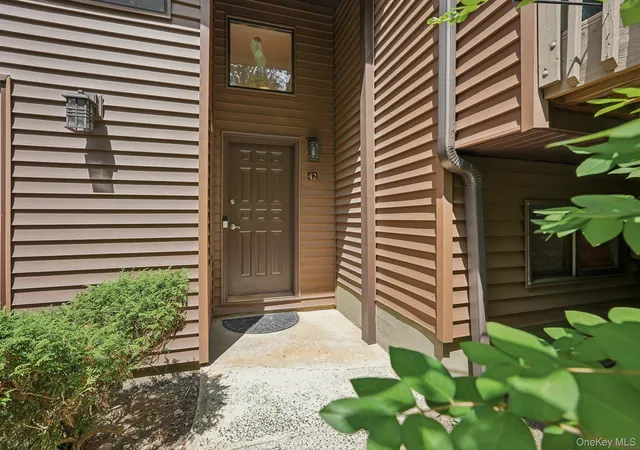 3rd image of 42 Tulip Ct, Clarkstown, NY 10954 | MLS# 1025399