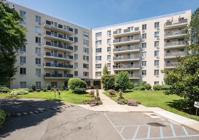 1st image of 135 Post Ave #3R, North Hempstead, NY 11590 | MLS# 1025415