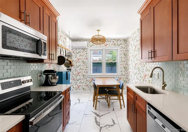 5th image of 3114 48Th St, New York, NY 11103 | MLS# 1025417