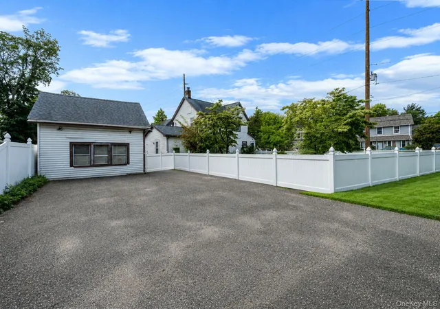 5th image of 117 N Clinton Ave, Bay Shore, NY 11706 | MLS# 1025441