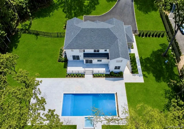 Photo 2 of Mansion for sale at 32 Pine Rd, Oyster Bay, NY 11791 | MLS# 1025444 | Listing updated on 2026-10-08