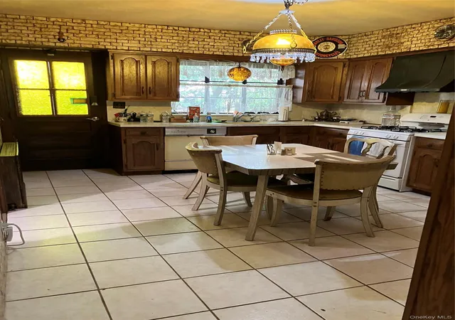 3rd image of 610 Harless Pl, West Hempstead, NY 11552 | MLS# 1025452