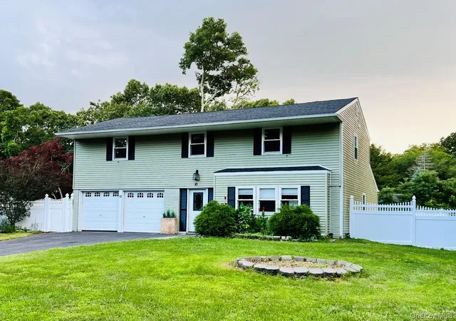 Photo 1 of Sale Pending at 10 Summercress Ln, Brookhaven, NY 11727 | MLS# 1025456 | Listing updated on 2026-10-06