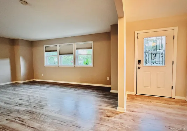 Photo 2 of Sale Pending at 10 Summercress Ln, Brookhaven, NY 11727 | MLS# 1025456 | Listing updated on 2026-10-06