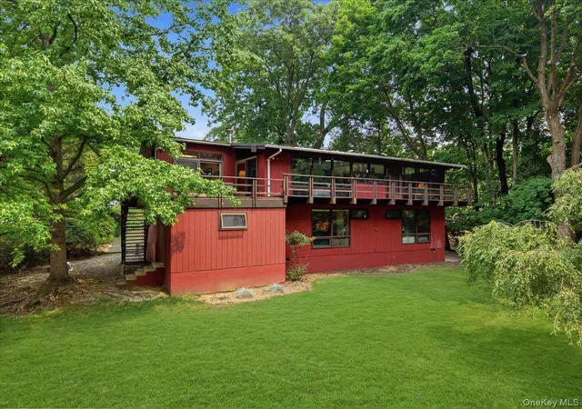 Photo 4 of Sale Pending at 131 Deertrack Ln, Greenburgh, NY 10533 | MLS# 1025460 | Listing updated on 2026-07-29
