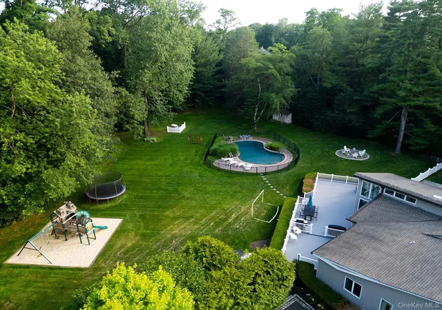 2nd image of 153 Brookville Ln, Oyster Bay, NY 11545 | MLS# 1025463