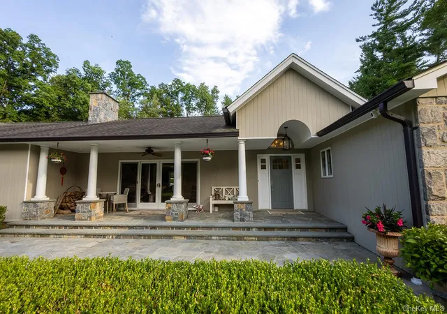 Photo 3 of Sale Pending at 153 Brookville Ln, Oyster Bay, NY 11545 | MLS# 1025463 | Listing updated on 2026-08-19