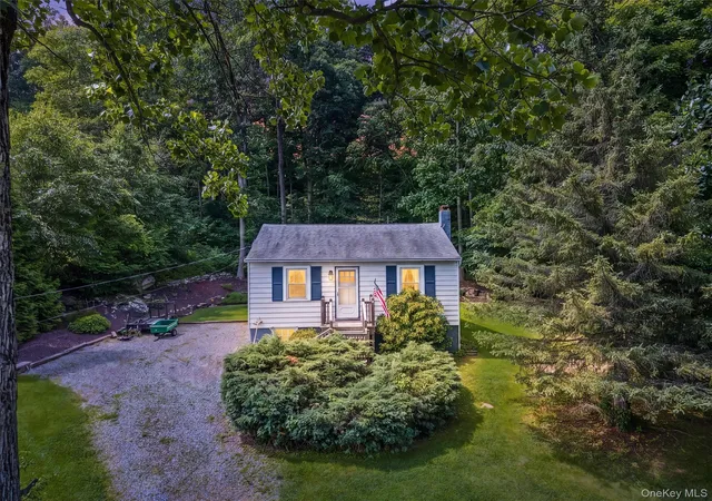 Photo 1 of Sale Pending at 19 Oak Ridge Dr, Putnam Valley, NY 10579 | MLS# 1025462 | Listing updated on 2026-09-14