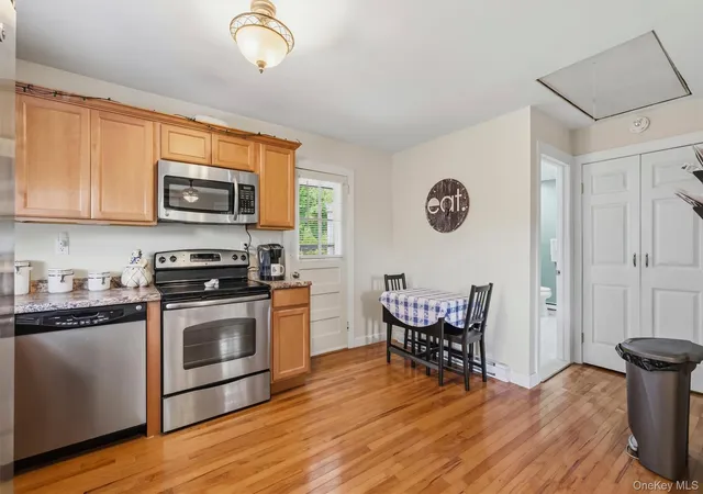 Photo 4 of Sale Pending at 19 Oak Ridge Dr, Putnam Valley, NY 10579 | MLS# 1025462 | Listing updated on 2026-09-14