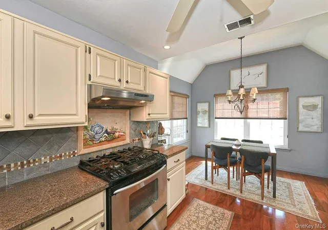 Photo 4 of Sale Pending at 26 Mystic Cir #26, Islip, NY 11706 | MLS# 1025469 | Listing updated on 2026-09-02