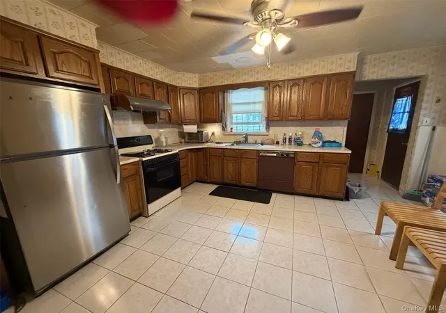 2nd image of 4641 161st St, Flushing, NY 11358 | MLS# 1025485