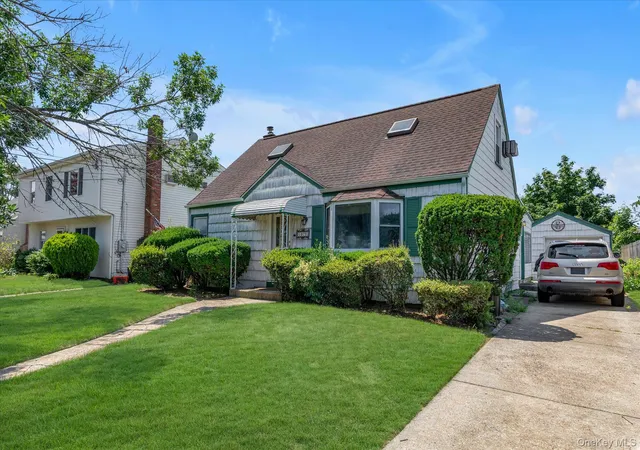 Photo 2 of Sale Pending at 1973 Everett St S, Hempstead, NY 11580 | MLS# 1025494 | Listing updated on 2026-08-14