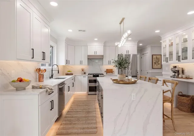 Photo 1 of Single family home for sale at 31 Underhill Ave, Oyster Bay, NY 11791 | MLS# 1025506 | Listing updated on 2026-10-06