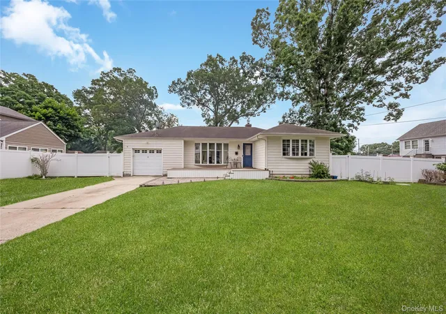 1st image of 516 Shade St, Babylon, NY 11703 | MLS# 1025530