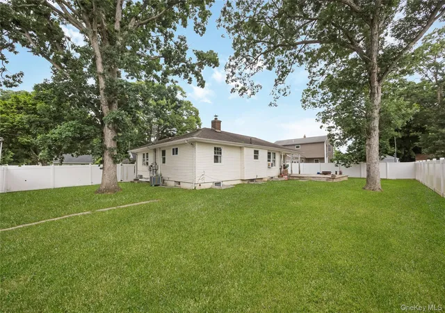 15th image of 516 Shade St, Babylon, NY 11703 | MLS# 1025530