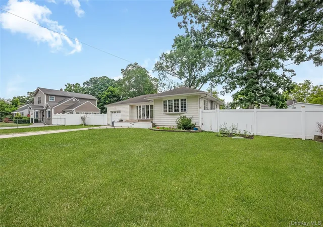 2nd image of 516 Shade St, Babylon, NY 11703 | MLS# 1025530