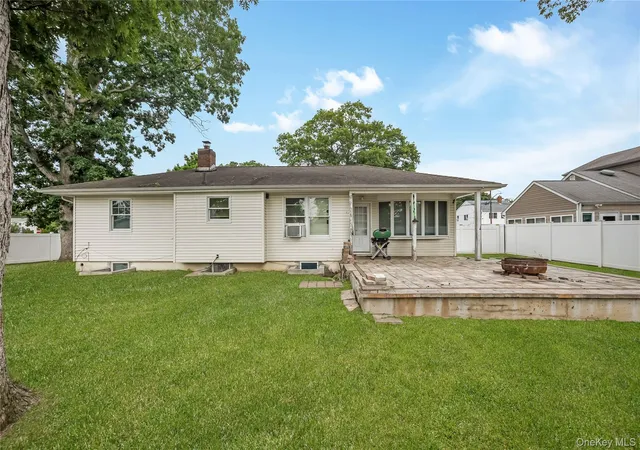 3rd image of 516 Shade St, Babylon, NY 11703 | MLS# 1025530