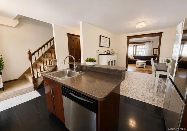 3rd image of 1626 Bayview Ave, Bronx, NY 10465 | MLS# 1025553