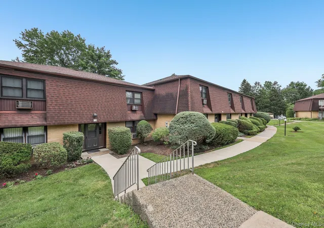 Homes for sale in Clarkstown, NY | 1 Germonds Vlg #5, Clarkstown, NY 10954 | MLS# 1025555