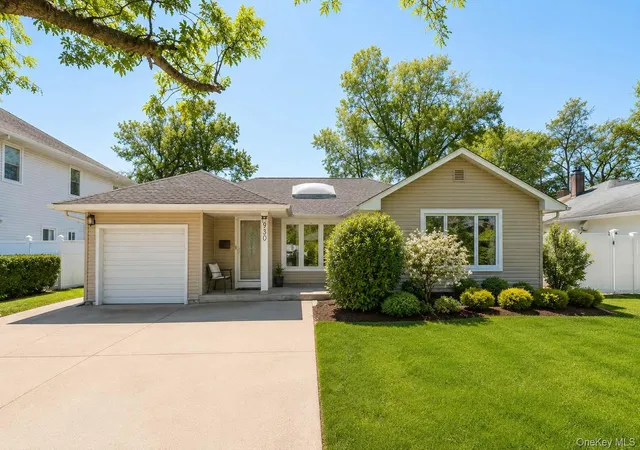 2nd image of 930 Balfour St, Hempstead, NY 11580 | MLS# 1025563