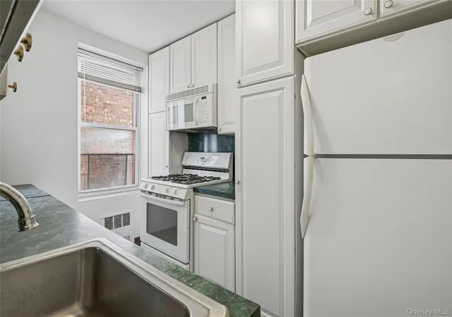 5th image of 7510 Yellowstone Blvd #5L, New York, NY 11374 | MLS# 1025576