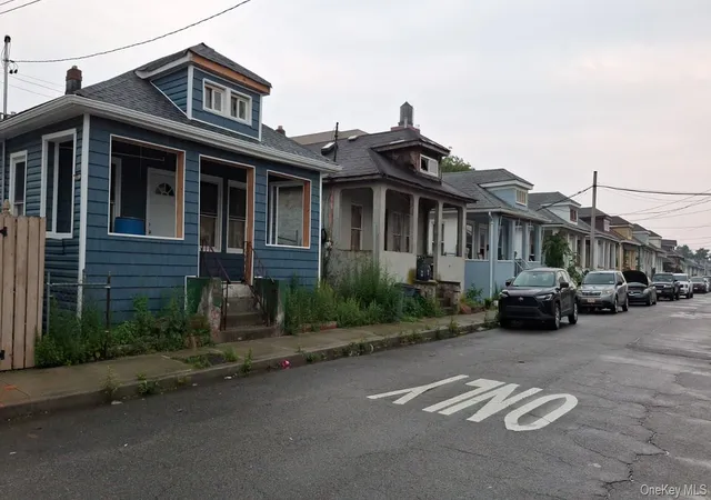 Photo 1 of Single family home for sale at 194 Beach 25th St, Far Rockaway, NY 11691 | MLS# 1025580 | Listing updated on 2026-08-25