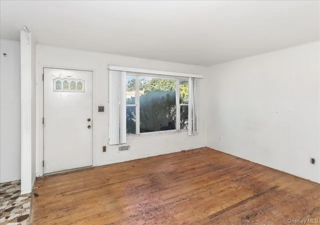 Photo 1 of Single family home for sale at 1619 Brightshore Blvd, Islip, NY 11706 | MLS# 1025583 | Listing updated on 2026-10-27
