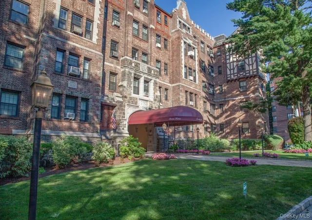 Photo 13 of Sale Pending at 23 Old Mamaroneck Rd #3E, White Plains, NY 10605 | MLS# 1025584 | Listing updated on 2026-09-03