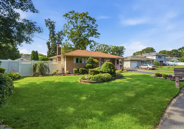 Photo 3 of Sale Pending at 432 Wildwood Rd, Islip, NY 11779 | MLS# 1025589 | Listing updated on 2026-08-21