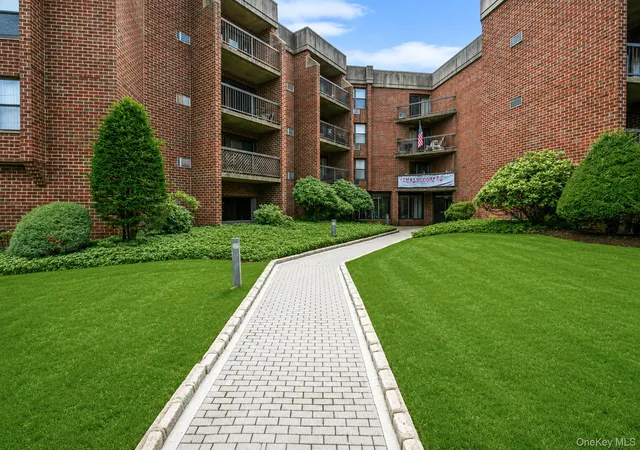 Photo 3 of Sale Pending at 380 Fulton St #G2, Farmingdale, NY 11735 | MLS# 1025600 | Listing updated on 2026-08-14