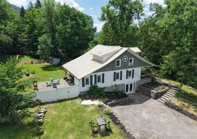 3rd image of 46 Batavia Heights Circle Rd, Middletown, NY 12455 | MLS# 1025604