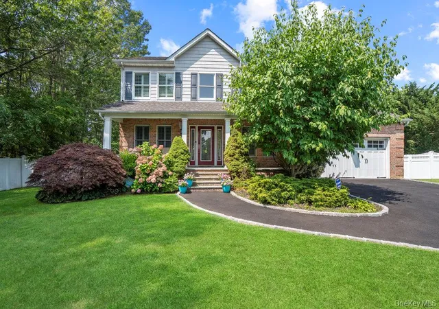 2nd image of 15 Victoria Ct, Islip, NY 11769 | MLS# 1025608