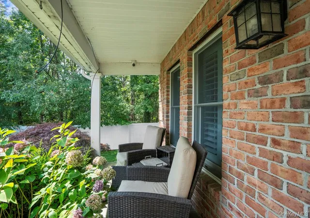 4th image of 15 Victoria Ct, Islip, NY 11769 | MLS# 1025608