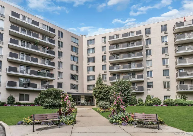 1st image of 135 Post Ave #6B, North Hempstead, NY 11590 | MLS# 1025621