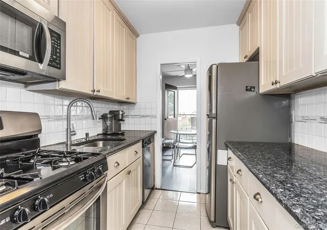 25th image of 135 Post Ave #6B, North Hempstead, NY 11590 | MLS# 1025621