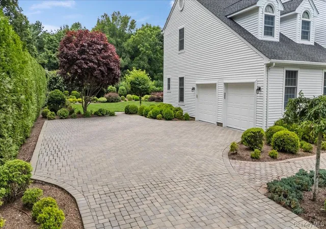 Photo 3 of Sale Pending at 6 Briana Ct, East Moriches, NY 11940 | MLS# 1025625 | Listing updated on 2026-08-23