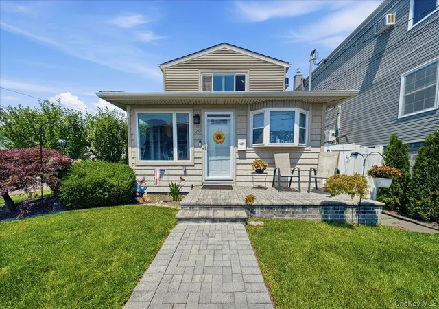 Photo 2 of Single family home for sale at 29 Milton Rd, Babylon, NY 11702 | MLS# 1025627 | Listing updated on 2026-09-20