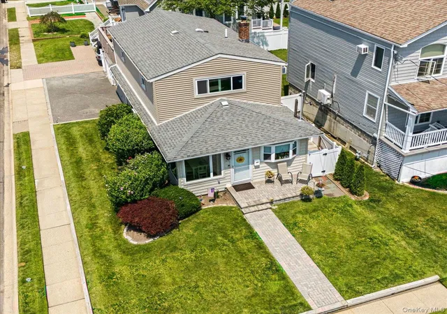Photo 3 of Single family home for sale at 29 Milton Rd, Babylon, NY 11702 | MLS# 1025627 | Listing updated on 2026-09-20