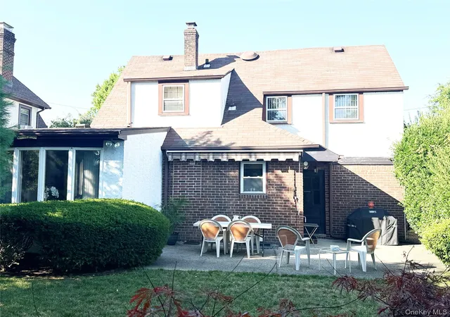Photo 3 of Single family home for sale at 266 E Chester St, Hempstead, NY 11580 | MLS# 1025631 | Listing updated on 2026-10-08