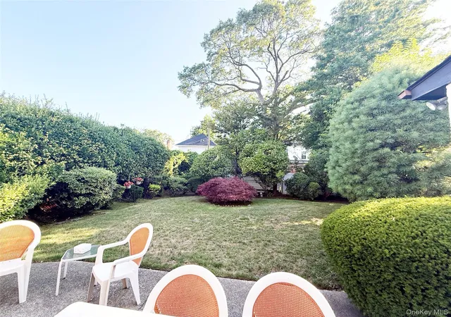 Photo 4 of Single family home for sale at 266 E Chester St, Hempstead, NY 11580 | MLS# 1025631 | Listing updated on 2026-10-08