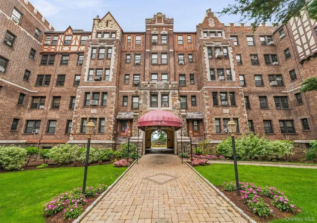 Photo 3 of Sale Pending at 23 Old Mamaroneck Rd #5Q, White Plains, NY 10605 | MLS# 1025637 | Listing updated on 2026-08-27
